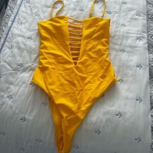 Tobi One-Piece Swimsuit size M